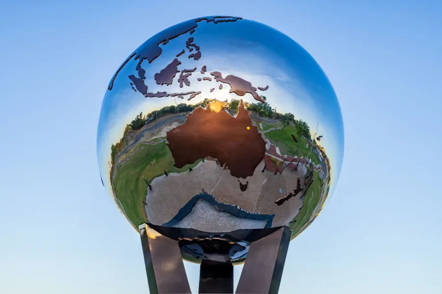 The World sculpture, Goldtower Central